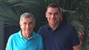 Faryd Mondragón en compañía de