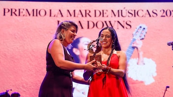 Lila Downs recibe el Premio La Mar de Músicas y pone en pie al auditorio Paco Martín