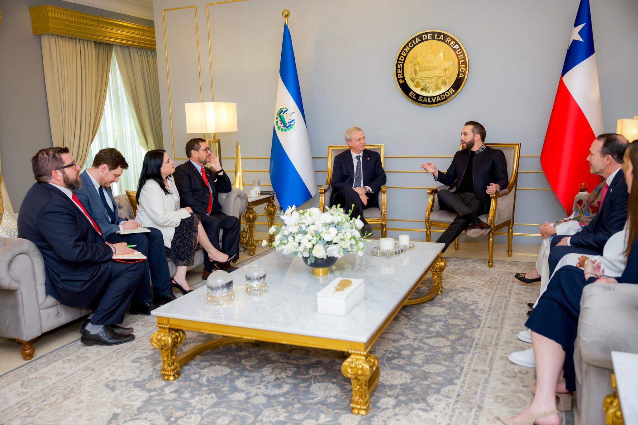 Ambos mandatarios se reunieron para conocer sobre las políticas en materia de seguridad que mantiene El Salvador.