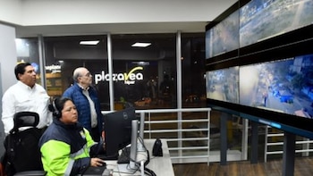 Villa El Salvador: 100 extranjeros