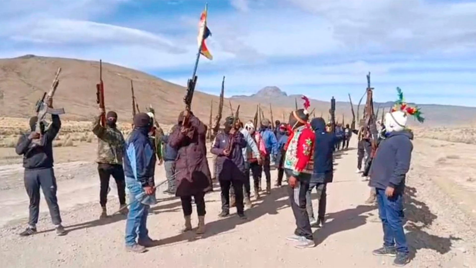Las Fuerzas Armadas de Bolivia investigan la presencia de campesinos armados
