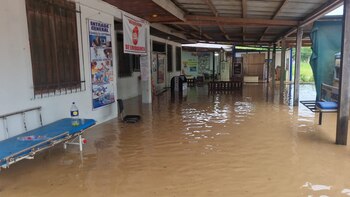 Centro de salud inundado en