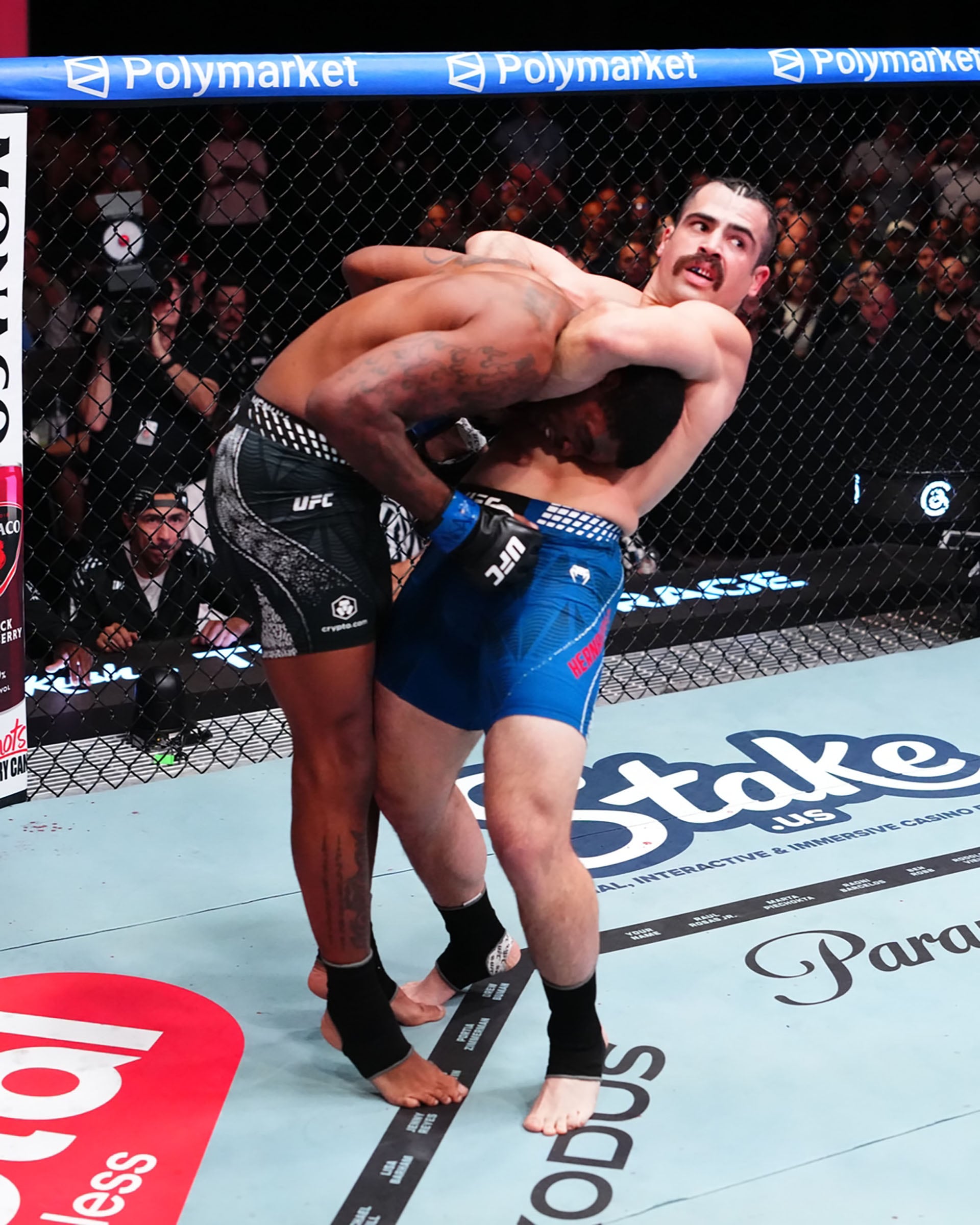 La maniobra que le dio el triunfo a Hernández (Instagram: @ufc)