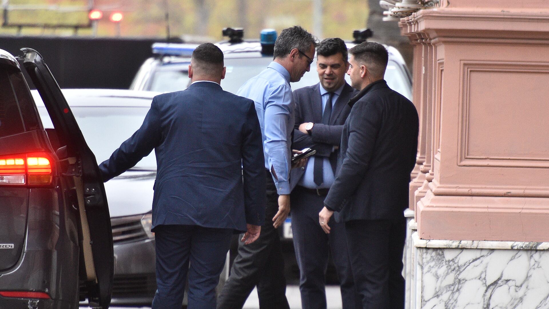 Martín Menem también ingresó a la sede de gobierno antes de las 09:30