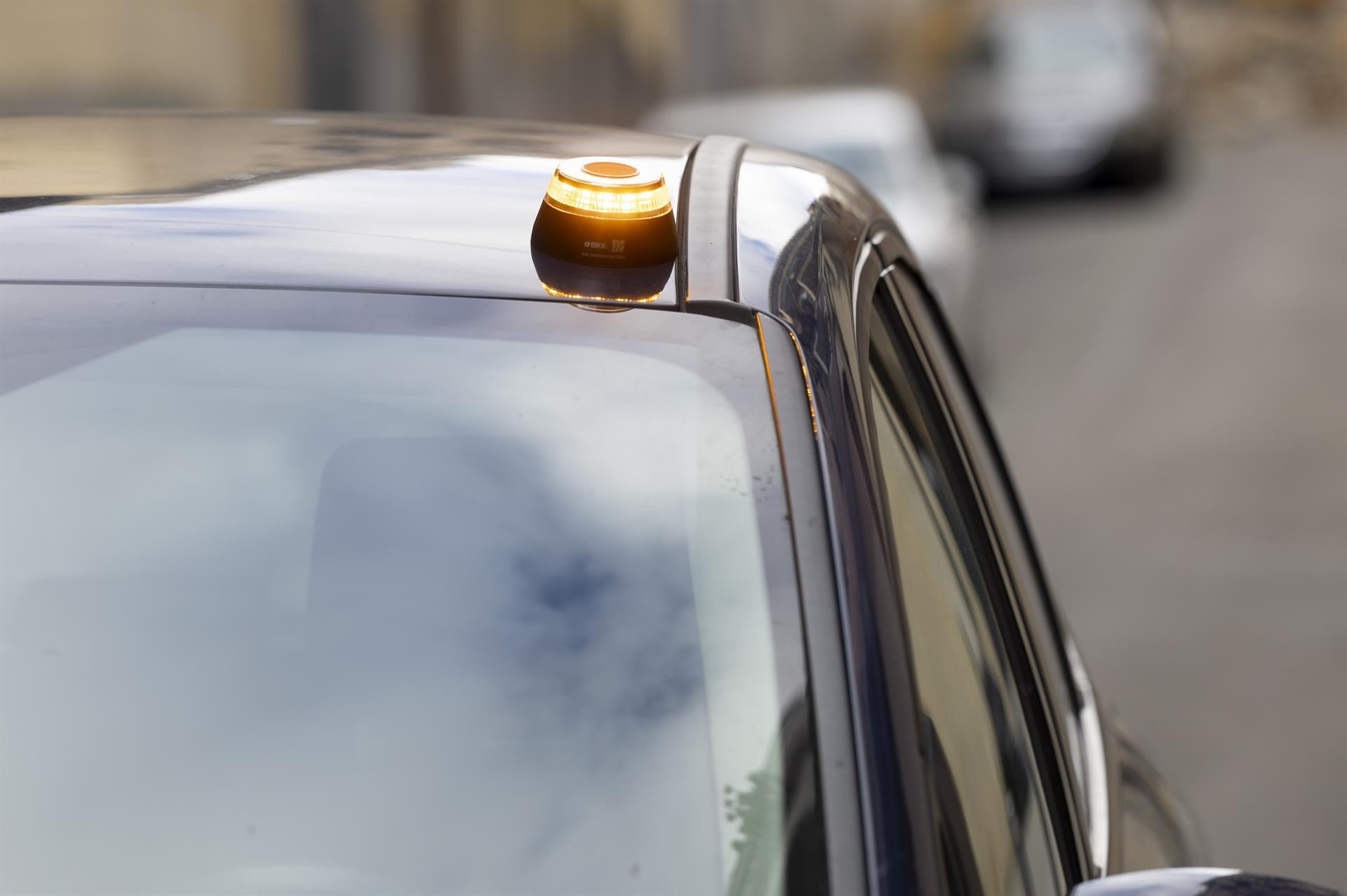 La baliza V16 obligatoria en 2026 es un “coladero”, según un experto en seguridad: hackearla es fácil y barato (Europa Press)