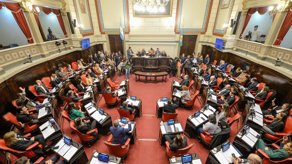 El kirchnerismo profundiza la disputa contra Kicillof por un cargo clave en la línea de sucesión El kirchnerismo profundiza la disputa contra Kicillof por un cargo clave en la línea de sucesión