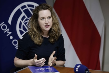SAN JOSÉ (COSTA RICA), 22/07/2026.- La directora de la Organización Internacional para las Migraciones (OIM), Amy Pope, habla durante una entrevista con EFE este lunes, en San José (Costa Rica). Pope afirmó que la cooperación entre países, organizaciones y la empresa privada para garantizar una migración segura y digna en las Américas es clave para debilitar las redes de crimen organizado que explotan y violan los derechos humanos de los migrantes. EFE/Jeffrey Arguedas