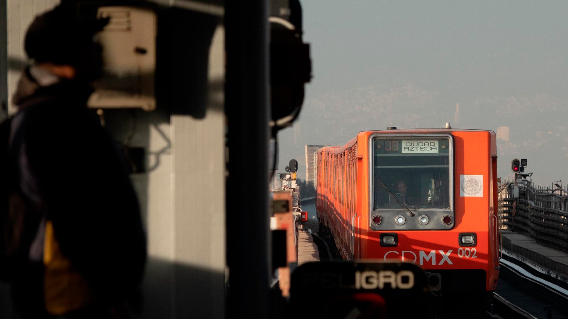 Caos en el transporte público de la CDMX: Metrobús, Metro y Tren Ligero reportan retrasos y cierres de estaciones