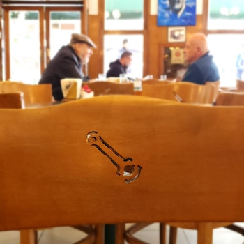 Los respaldos de las sillas