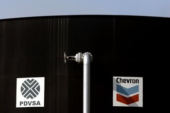 Un tanque de petróleo en