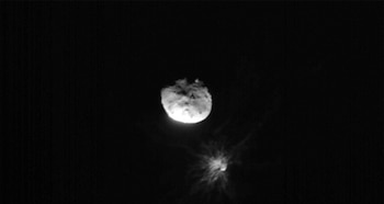 La misión DART de la NASA demostró que es posible desviar un asteroide, modificando la órbita de Dimorphos mediante impacto directo (ASI/NASA/Handout via REUTERS)