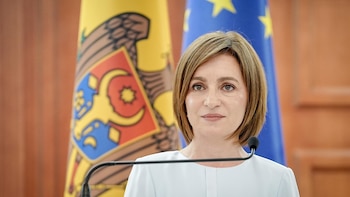 La presidenta de Moldavia ratifica a Eugene Osmocescu como primer ministro interino tras la salida de Munteanu