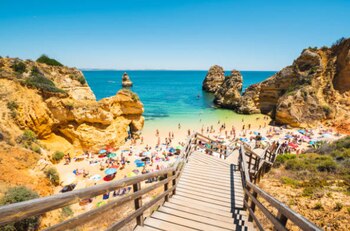 Una de las playas del