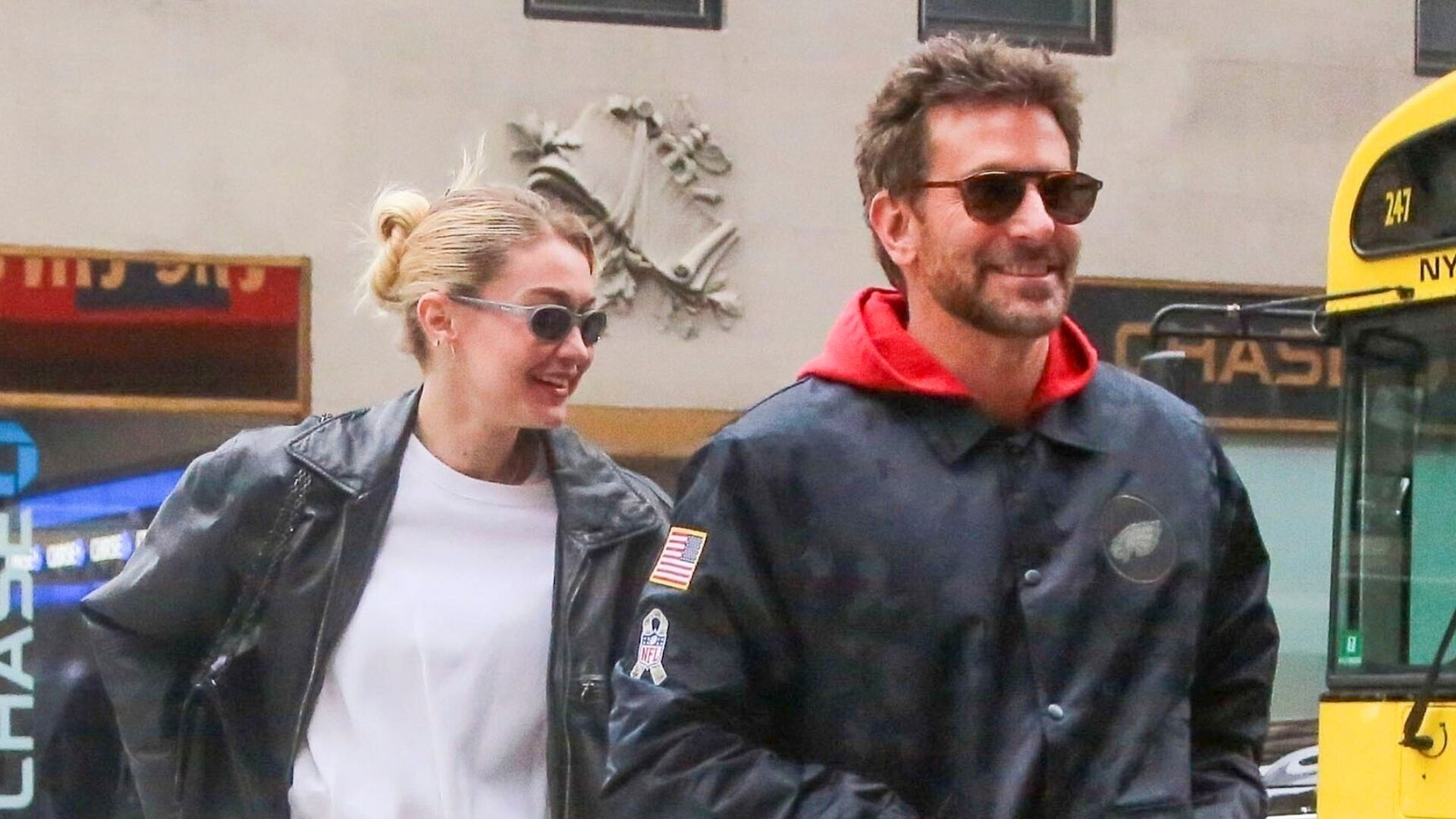 Gigi Hadid compartió en Instagram una foto besando a Bradley Cooper durante su cumpleaños número 30 (Backgrid/The Grosby Group)