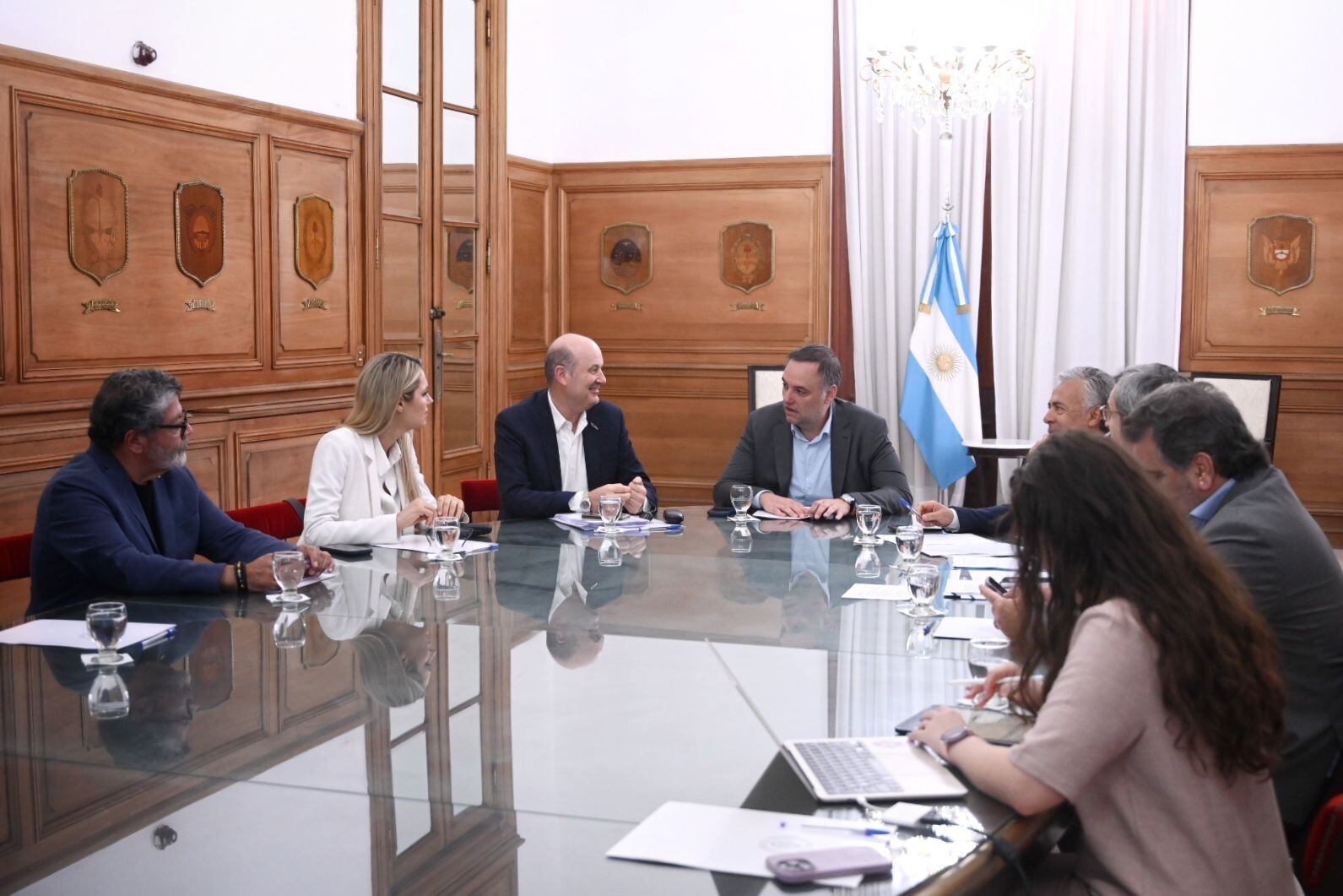 El jefe de Gabinete, Manuel Adorni, encabezó por primera vez el Consejo de Mayo