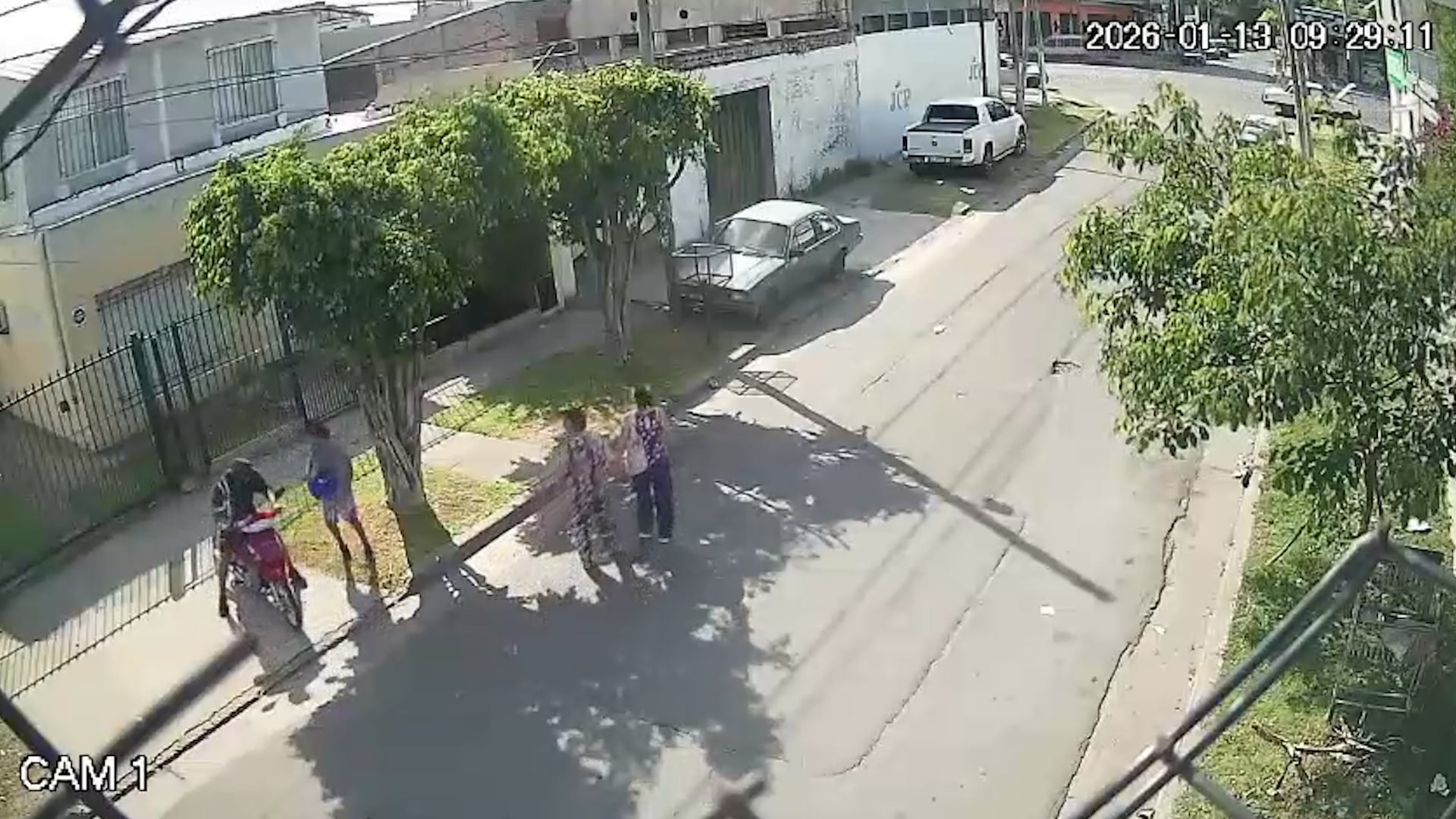 Dos señoras fueron testigos de los instantes posteriores al robo, y observaron cómo los ladrones se dieron a la fuga.