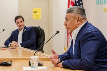 Claudio "Chiqui" Tapia habla durante