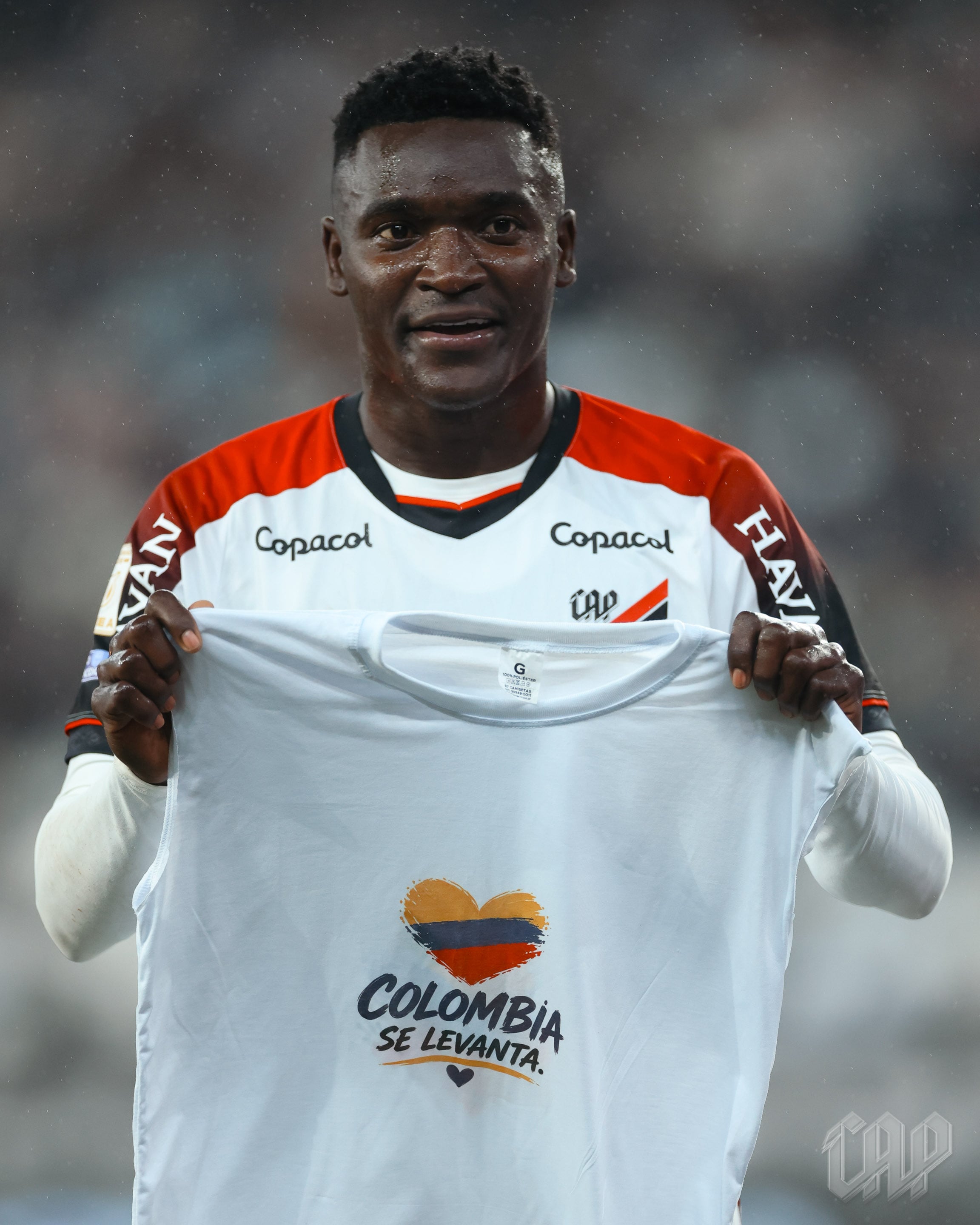 Kevin Viveros es el goleador de la liga de fútbol en Brasil, con Atlético Paranaense, y estaría por encima de Durán para la selección Colombia - crédito X