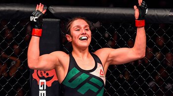 La jalisciense mandó a la lona con un golpe a la francesa en el cierre del primer asalto, marcando el rumbo del combate pese a un corte en la ceja derecha y al empuje final de su oponente. (Instagram/ @alexa_grasso)