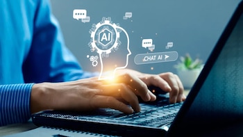 El auge del “humano amplificado”: cómo la inteligencia artificial está transformando el emprendimiento en El Salvador