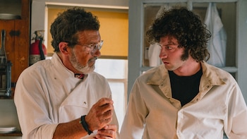 La película sobre el chef Anthony Bourdain con Antonio Banderas no llegará a cines pero ya tiene fecha de estreno en plataformas