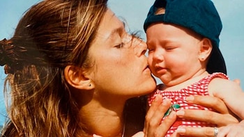 Catherine Fulop, y su pequeña