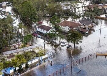 Registro aéreo que muestra las inundaciones y destrozos causados por el huracán Ida en Jean Lafitte, Louisiana, EEUU (EFE/Tannen Maury)