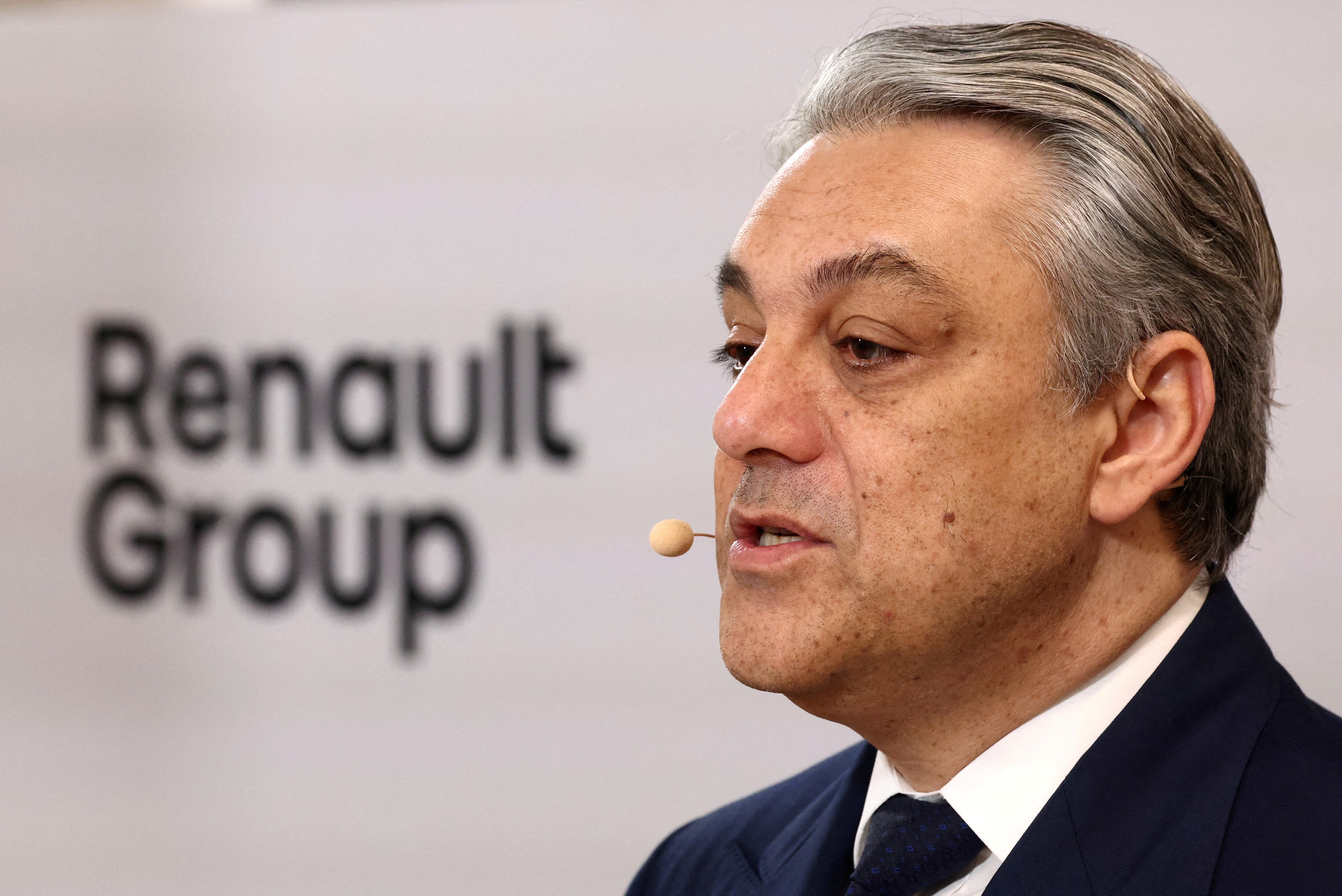 Luca de Meo, CEO del Renault Group, dijo que los operarios de su empresa no pueden comprar un auto 0km. Su preocupación está en el poder adquisitivo de la clase media. REUTERS/Stephanie Lecocq/File Photo
