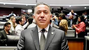 Al estilo Rocha Moya, Inzunza no avisó a Morena separación de la bancada en el Senado