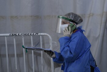 Por día, alrededor de 200