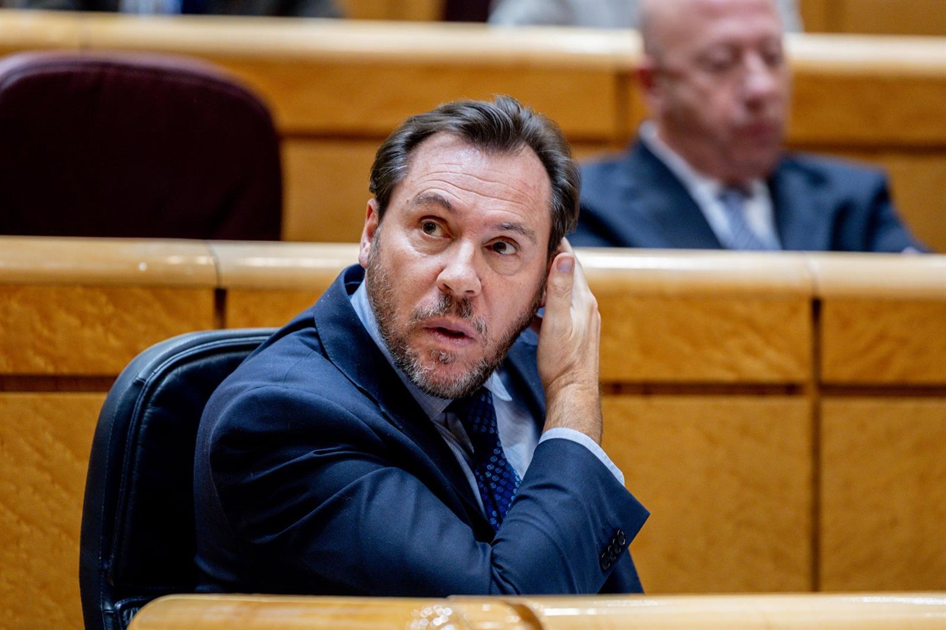 Puente descarta rescatar los peajes de la AP-9 y la AP-66 por su alto coste y recuerda que aún no son ilegales