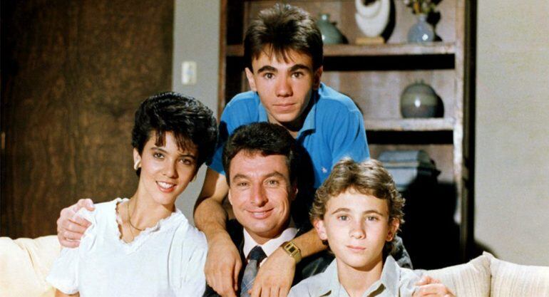 La serie original fue un suceso en México y estuvo protagonizada por César Costa (Foto: Twitter@chiko_fresa)