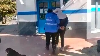 Así fue trasladada la autora