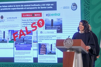 CIUDAD DE MÉXICO, 29DICIEMBRE2021.- Andrés Manuel López Obrador, Presidente de México, encabezó la conferencia mañanera en el Palacio Nacional. Lo acompañó Ana Elizabeth García Vilchis presentó el resumen anual del ¿Quién es quién en las mentiras?.
FOTO: MOISÉS PABLO/CUARTOSCURO.COM