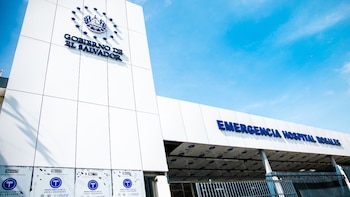 En foto: Hospital Rosales ofrece quirófanos híbridos y cirugía robótica