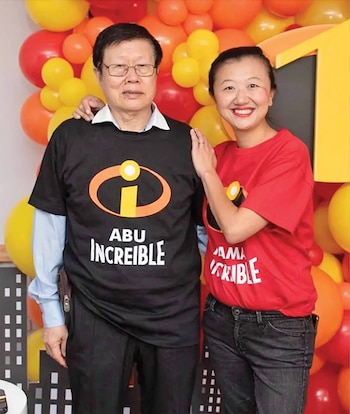 Karina Gao y Juan, su