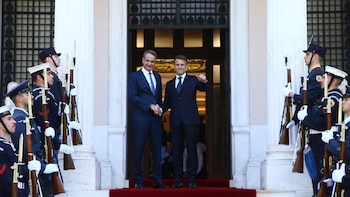 La visita de Macron a Grecia culmina con la firma de un acuerdo para reforzar la asociación estratégica