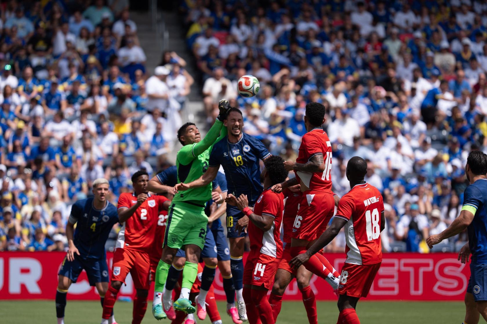 El guardamete Orlando Mosquera sostuvo el empate de Panamá con atajadas clave ante los intentos de Bosnia. (X/ @fepafut)