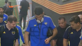 Preocupación en Boca Juniors por la lesión Leandro Brey: la imagen de su salida del estadio tras la derrota en la Libertadores
