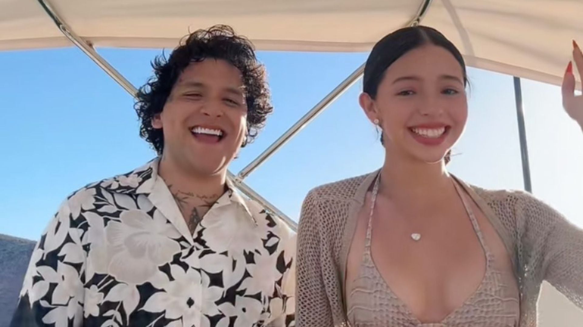 Christian Nodal y Ángela Aguilar compartieron que disfrutan su tiempo libre viendo videos de TikTok juntos, revelando una faceta íntima de su relación durante su visita a República Dominicana. (@angela_aguilar_)