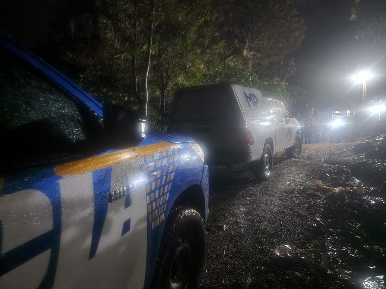 La Policía Nacional Civil y el Ministerio Público acordonaron la escena e iniciaron las investigaciones del crimen. (Facebook)