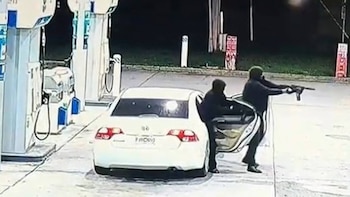 Siguieron un auto, dispararon 80 veces, mataron a la persona equivocada y se fugaron