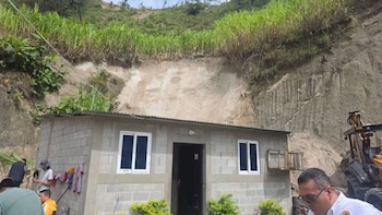 Guatemala: Dos niñas mueren soterradas tras un desprendimiento de tierra sobre una vivienda en Joyabaj, Quiché