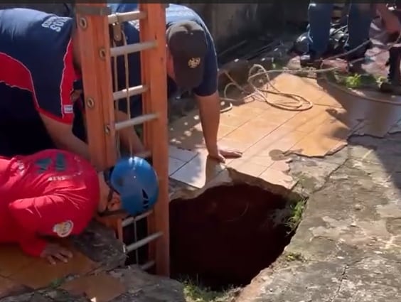 Los equipos de rescate acudieron a un llamado cerca del mediodía que alertaba sobre el accidente en la vivienda (Bomberos Puerto Iguazú)