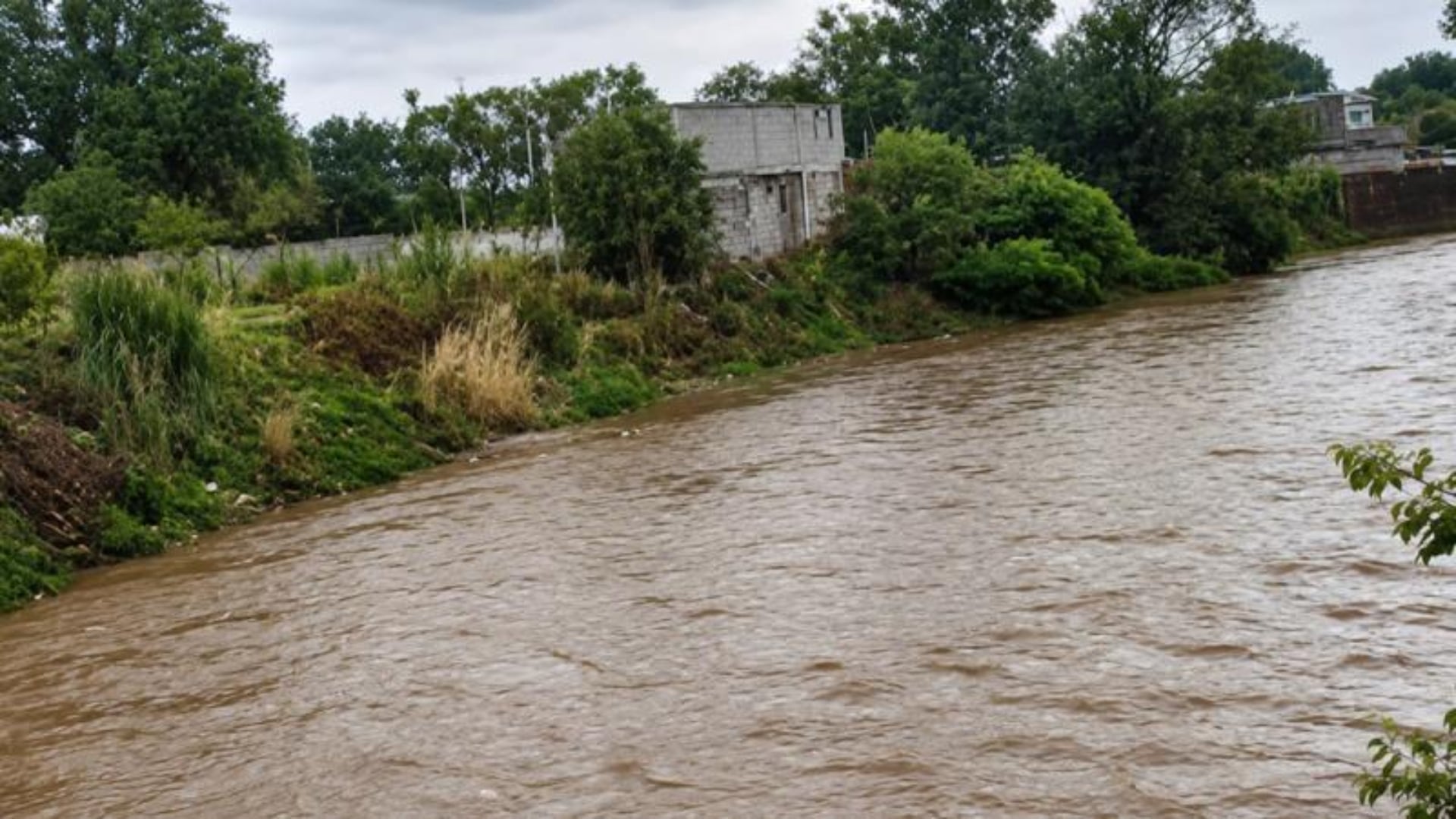Mueren tres hombres al ser arrastrados por la corriente del río Palmarejo en Chihuahua