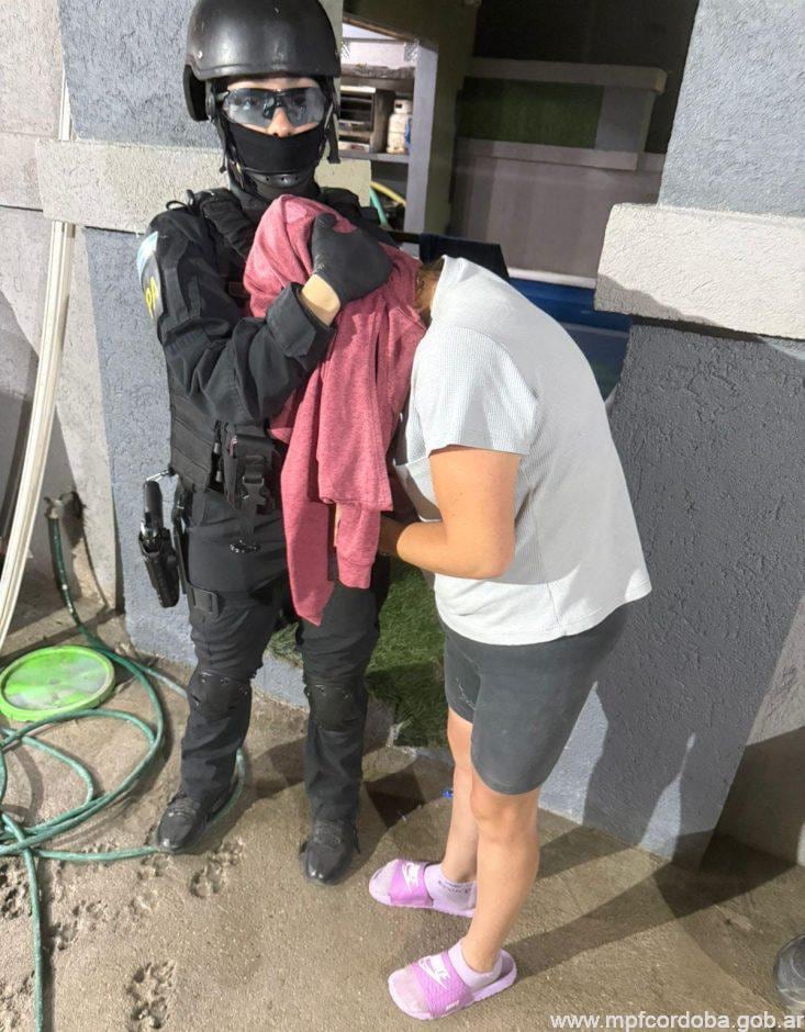 Operaban en las inmediaciones de una escuela