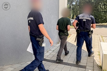 La policía húngara inspecciona la casa de un hombre caníbal de 30 años (Policía de Hungría)