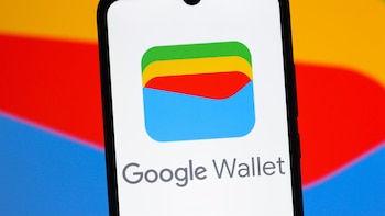 Google Wallet ya permite añadir tarjetas de transporte físicas y su saldo con el NFC del móvil