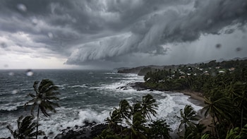 Tormenta tropical Marie gana fuerza en Pacífico mexicano y podría convertirse en huracán categoría 2