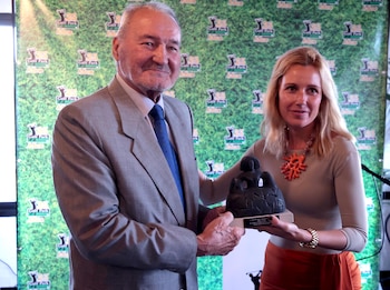 Joaquín Cayuelas con la alcaldesa